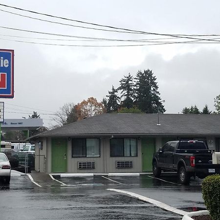 Milwaukie Inn Portland South Exterior photo